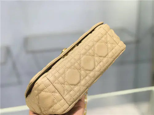 ディオール スモール カロ バッグ