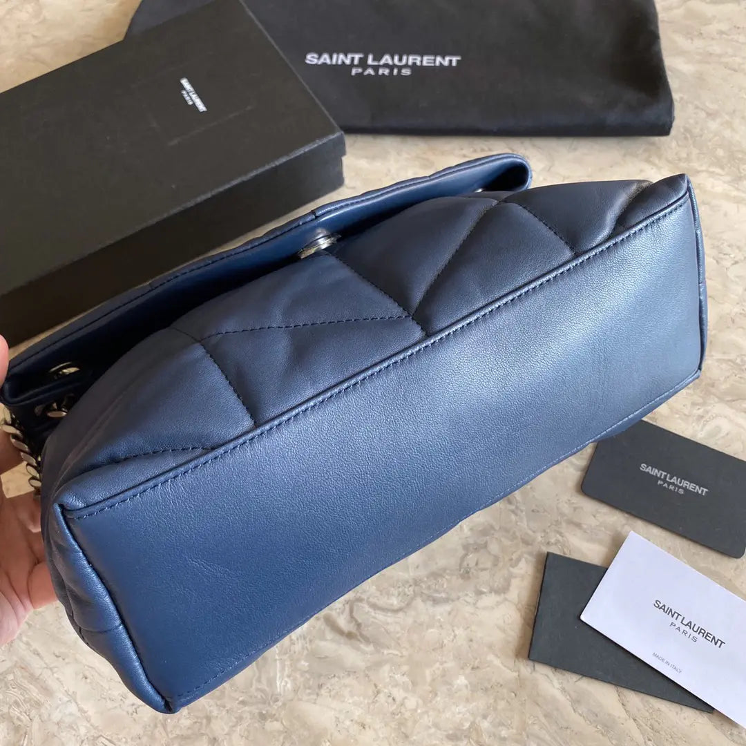 キルティングラムスキンのパファーミディアムバッグ