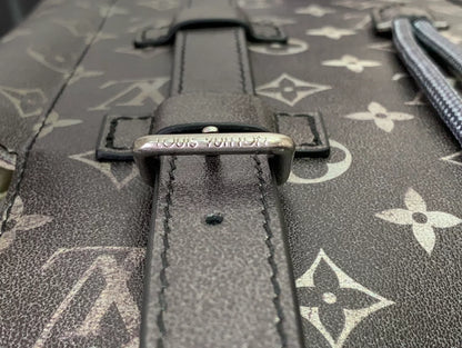 クリストファー MM バックパック ブラック ブラッシュドモノグラム カウハイドレザー – LW159