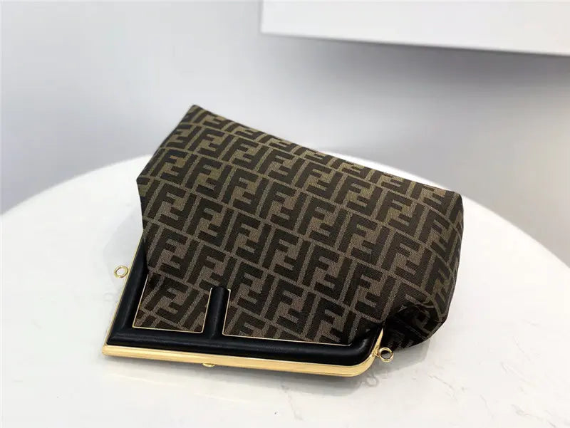 フェンディ FFロゴ ファーストバッグ