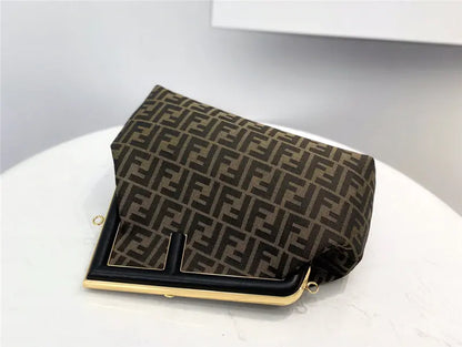 フェンディ FFロゴ ファーストバッグ