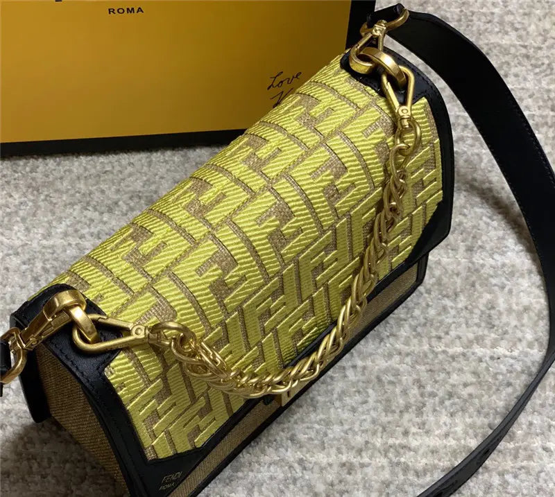 フェンディ エンブロイダリー FFバッグ