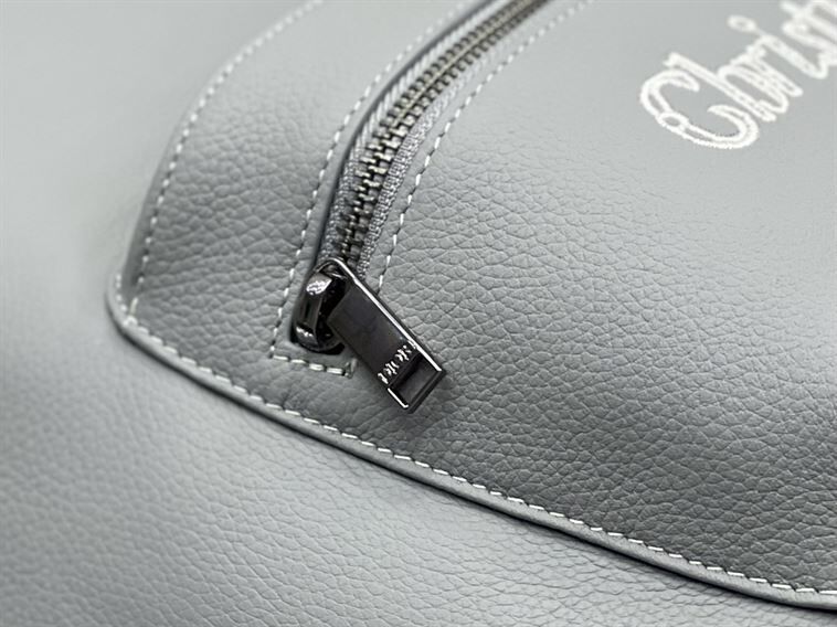 ディオール ライダー バックパック グレー グレインカーフスキン 「CHRISTIAN DIOR 1947」シグネチャー入り – DIO023