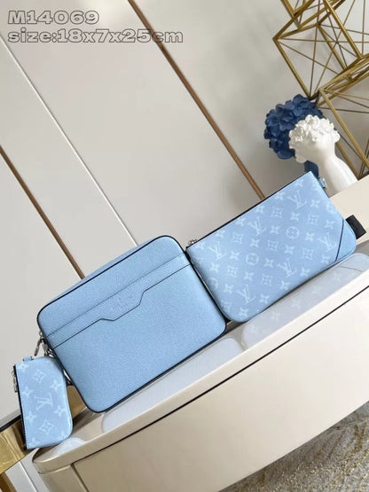 トリオ メッセンジャーバッグ スカイブルー モノグラム キャンバス タイガ カウハイドレザー M14069 – LW266