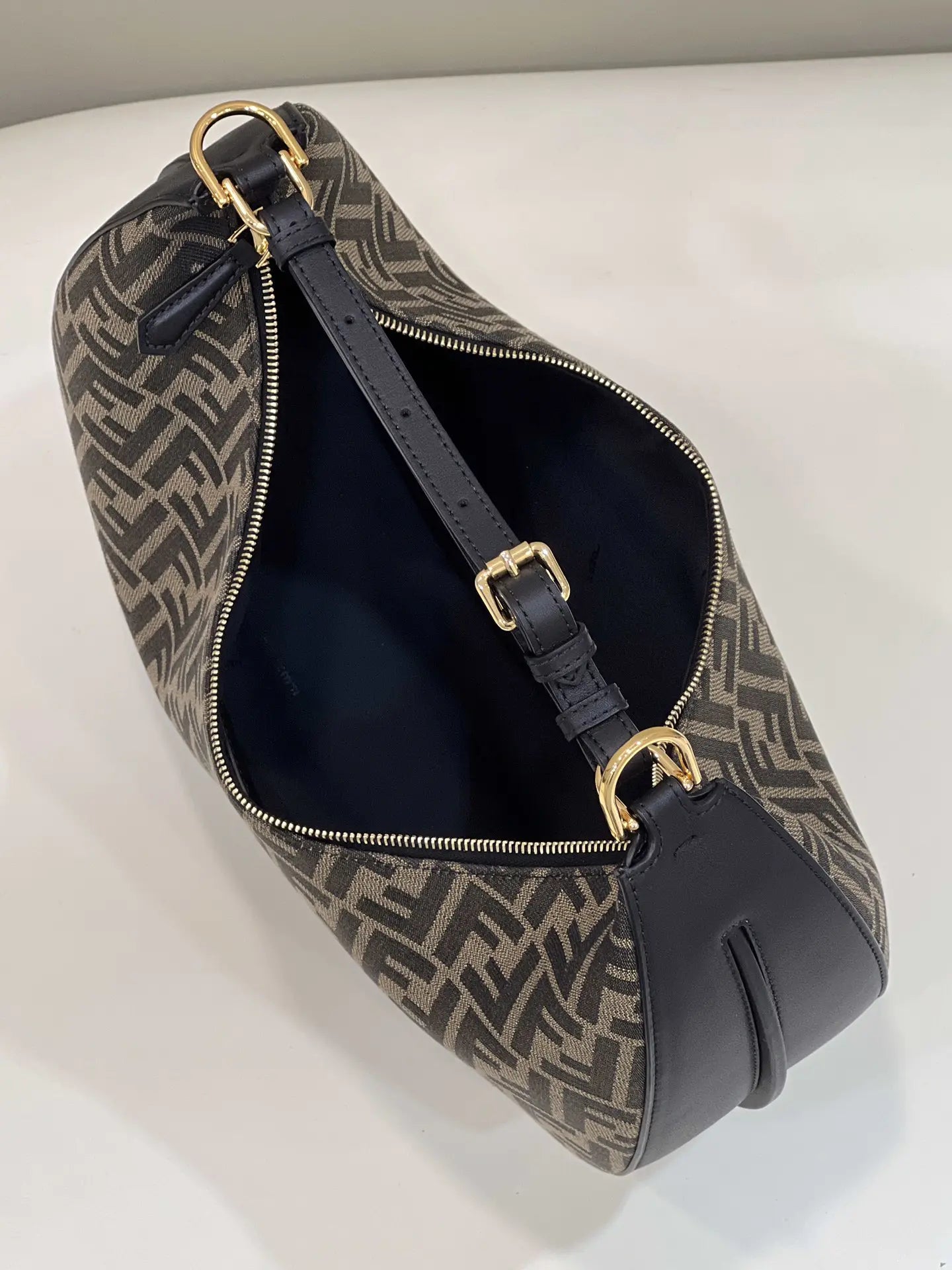 フェンディグラフィー ラージ