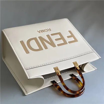 フェンディのレザーショッピングバッグ