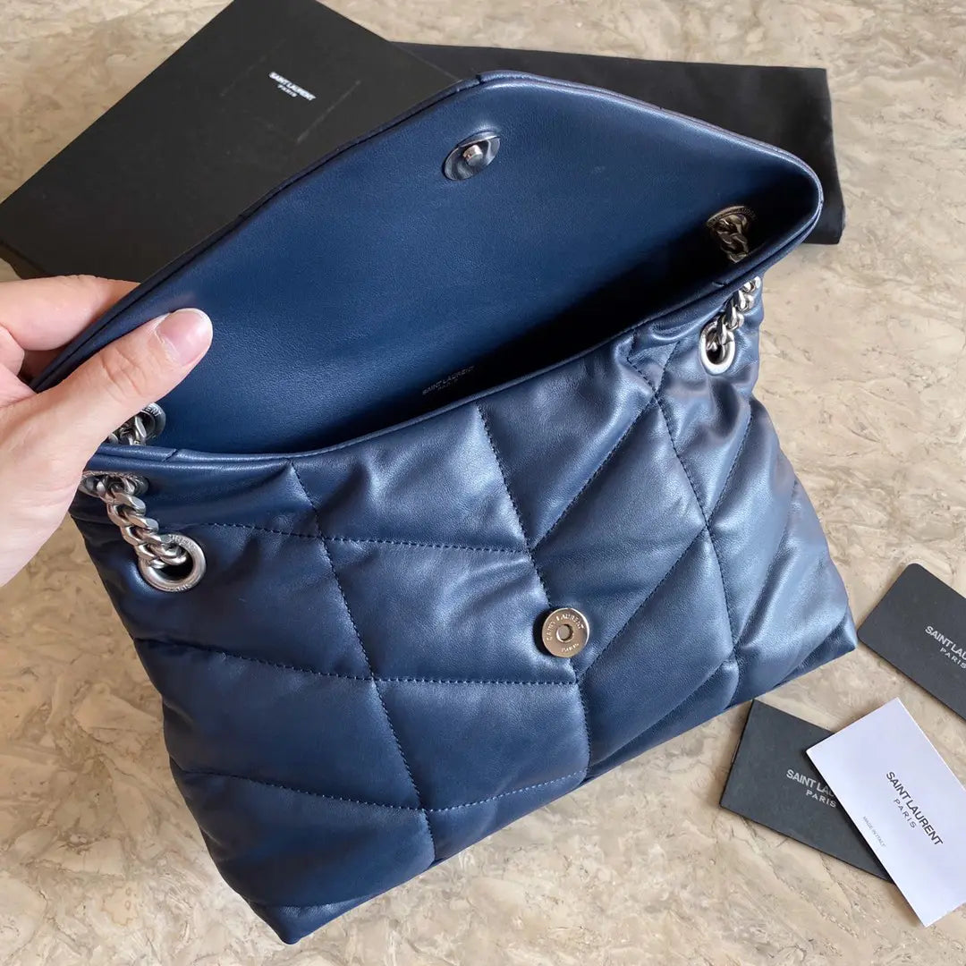 キルティングラムスキンのパファーミディアムバッグ