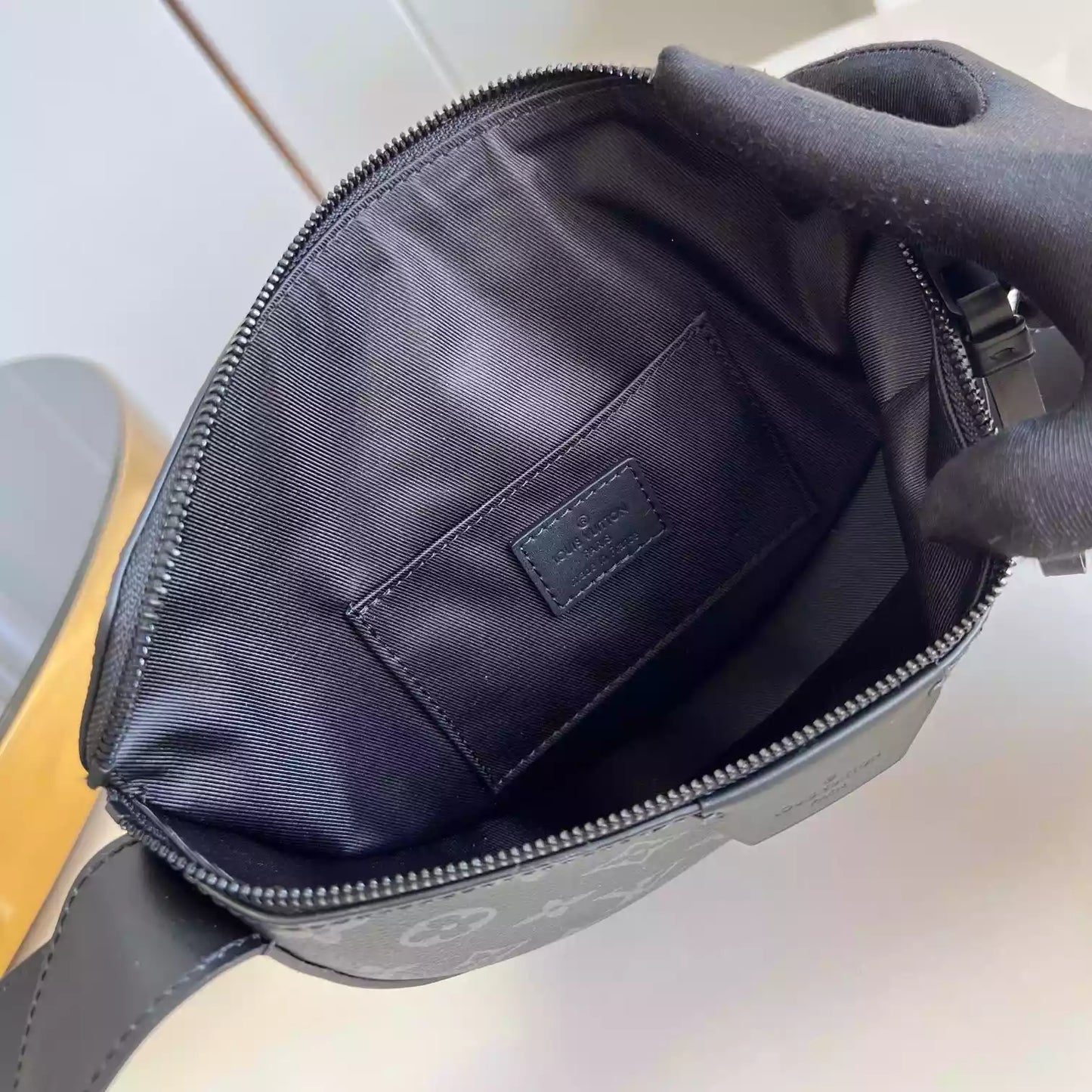 LV ムーン クロスボディバッグ モノグラム エクリプス キャンバス M23835 – LW451