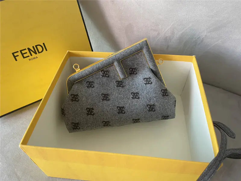 フェンディ ファーストバッグ スモール