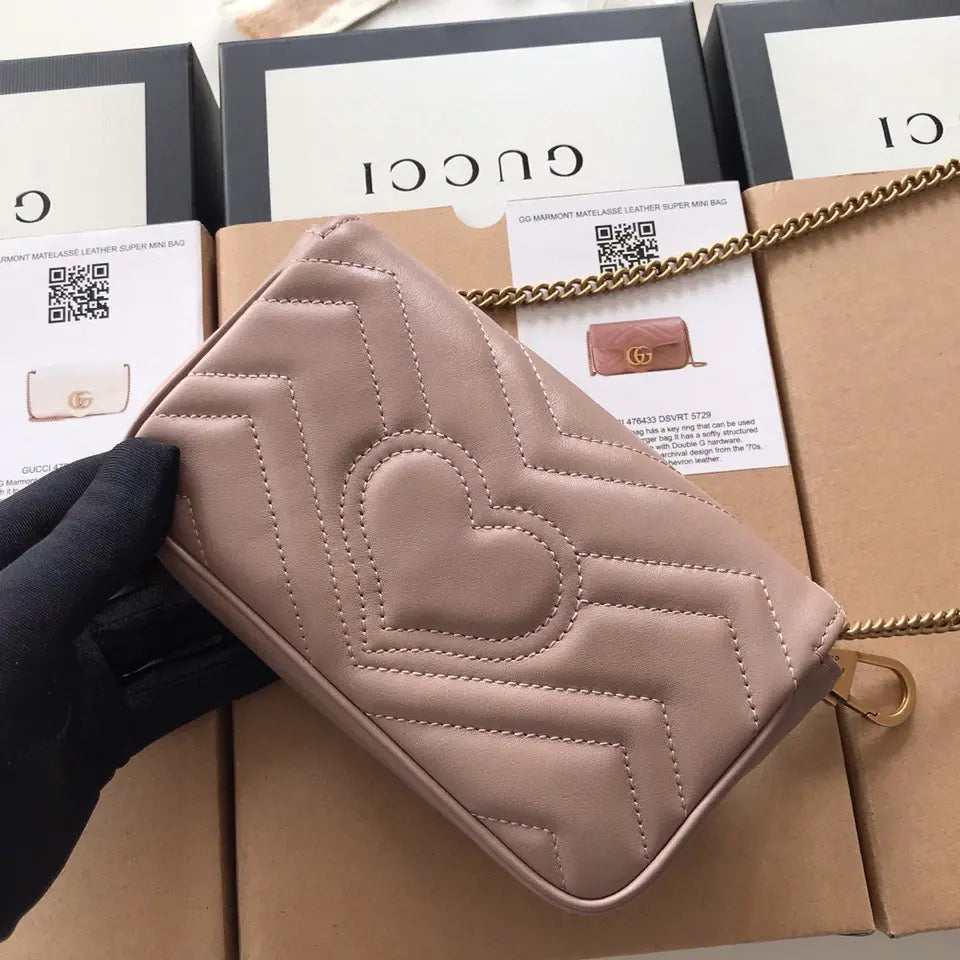 GGマーモント マトラッセ レザー スーパーミニバッグ