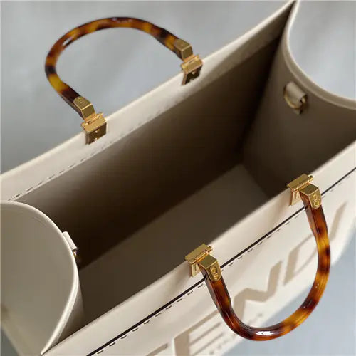 フェンディのレザーショッピングバッグ