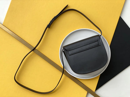 KAIA スモールサッチェル（スムースヴィンテージレザー）