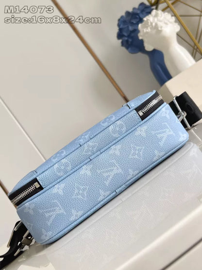 アルファ メッセンジャーバッグ スカイブルー モンゴラムキャンバス M14073 – LW280