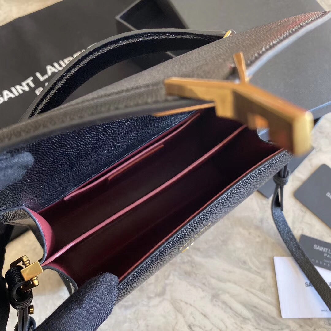 カサンドラ モノグラム クラスプバッグ マットパイソン