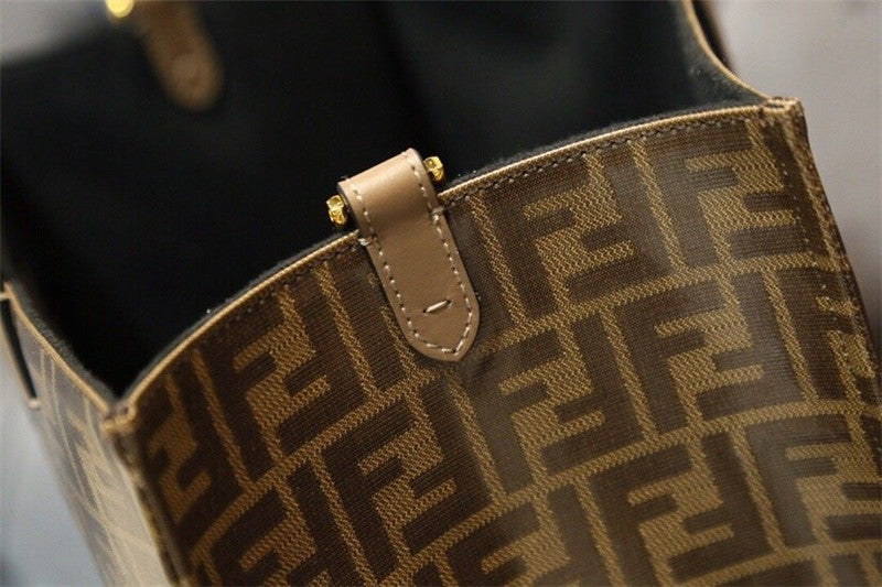 フェンディ ショッピングロゴバッグ