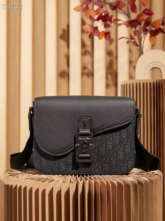 スモール サドル フラップ メッセンジャー