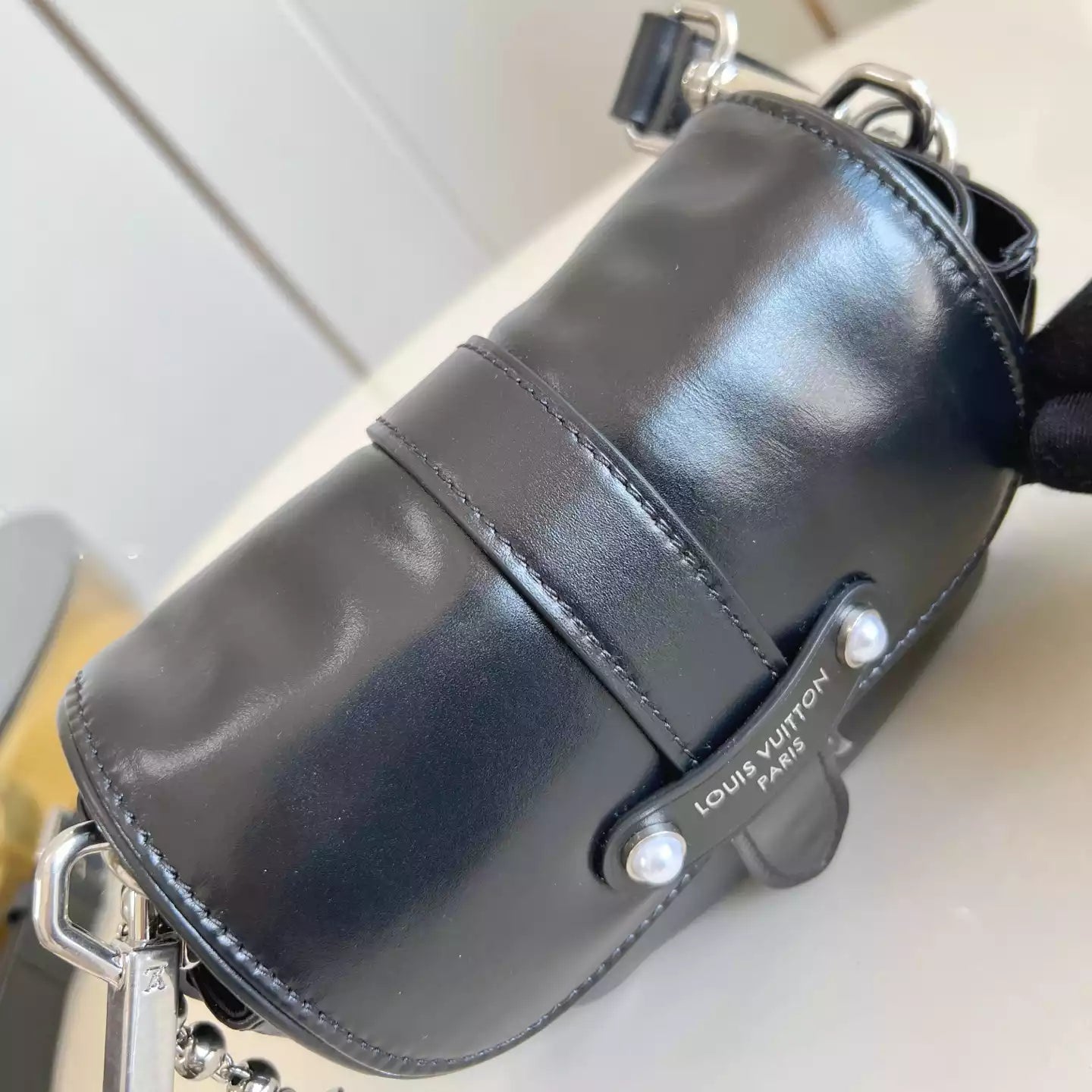 カーゴ ウェアラブルウォレット ブラック カーフレザー M13989 – LW276