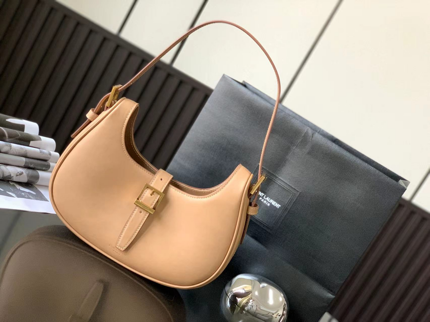 LE 5 7 ホーボーバッグ（ベジタブルタンニンレザー製）