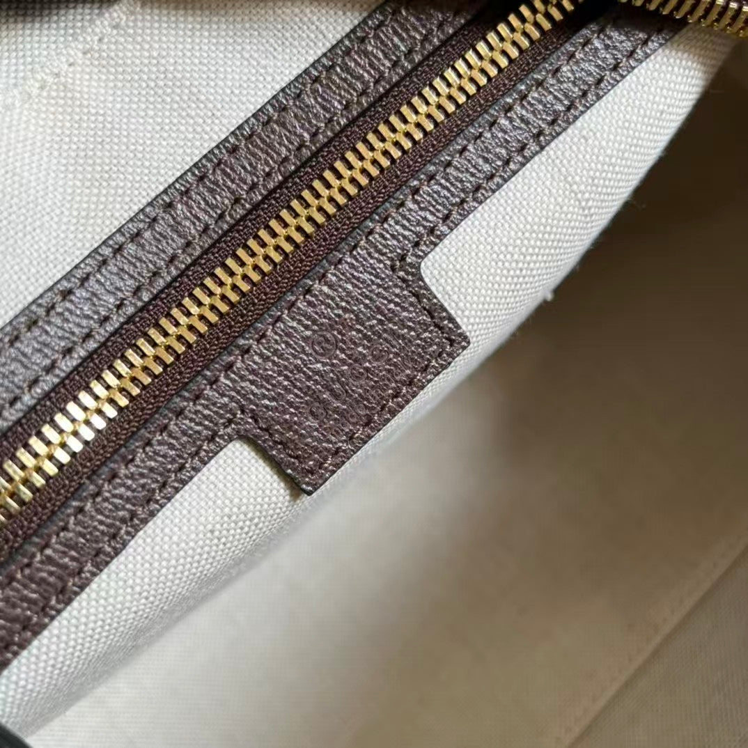 GUCCI メッセンジャーバッグ