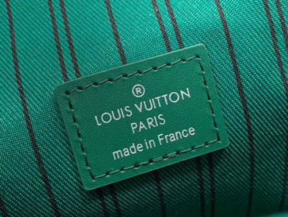 ルイ・ヴィトン スティーマー ウェアラブルウォレット ボルネオグリーン モノグラム マカッサル キャンバス – LW147