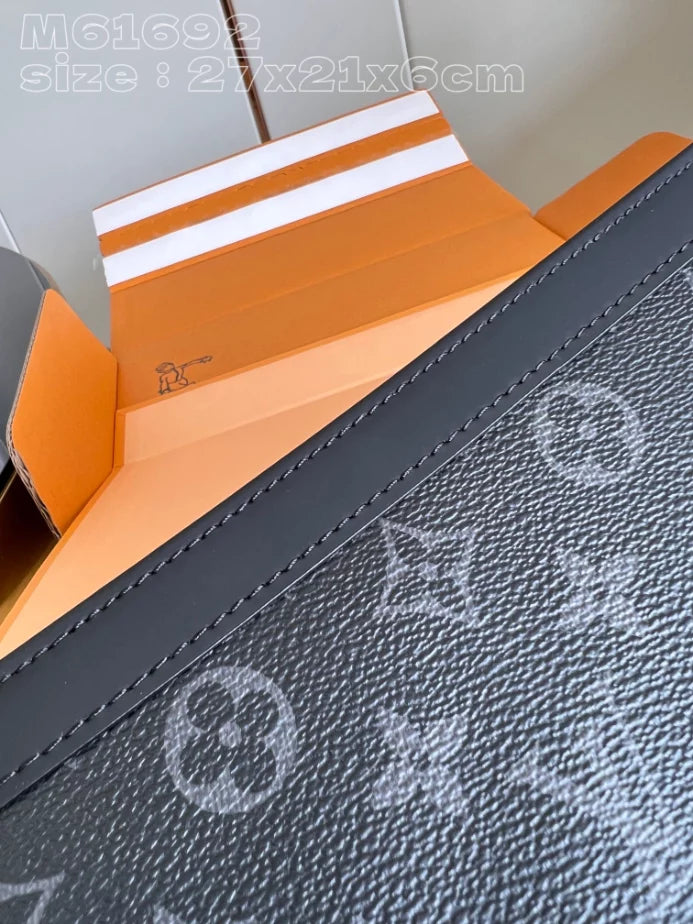 エクリプス モノグラム トラベルポーチ M61692 – LW411