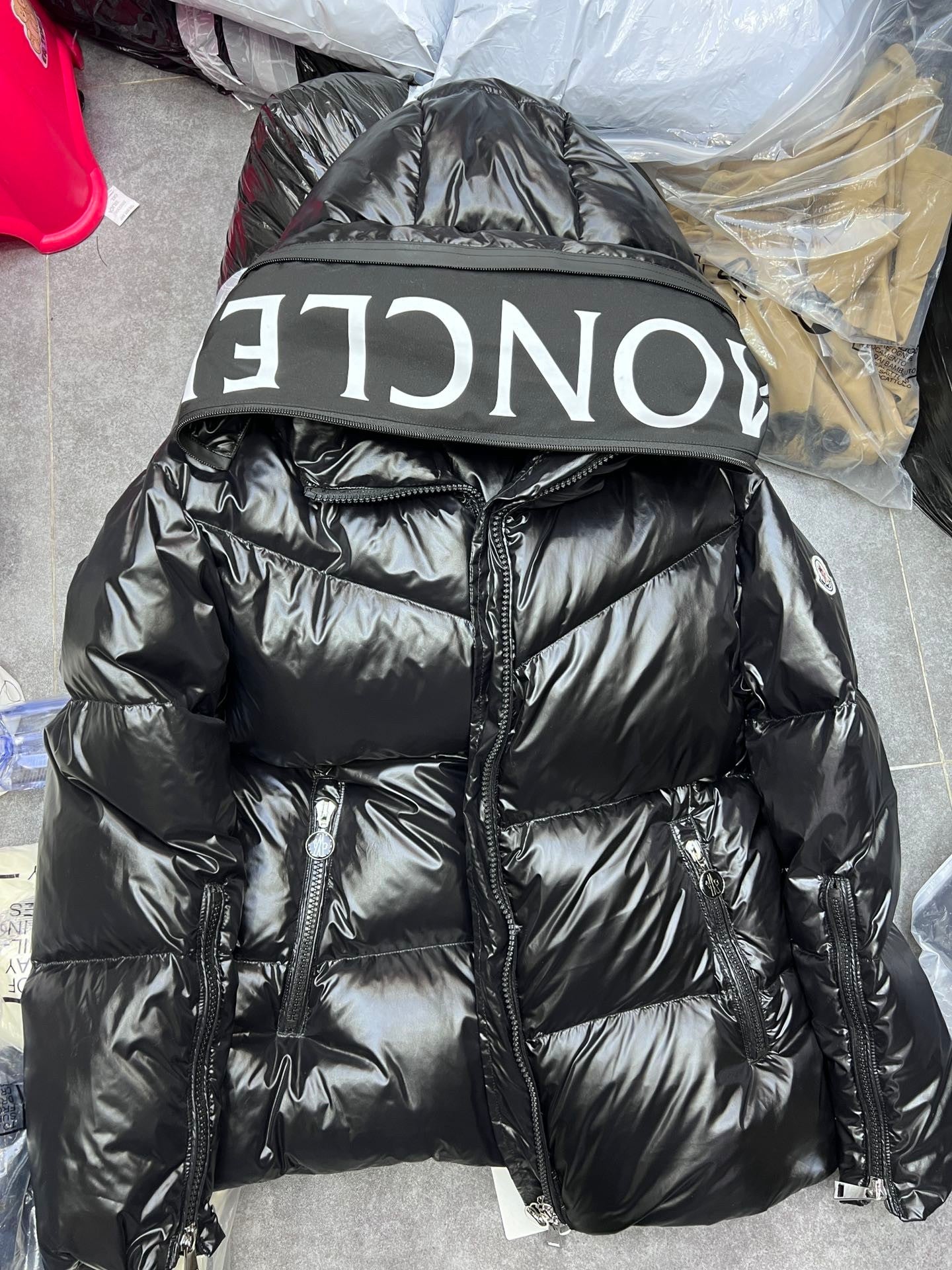 【MONCLER旗艦店】（モンクレール） ダウンジャケット ご好評に付き再入荷！