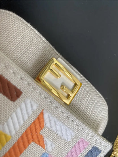 フェンディ ナノバゲットバッグ