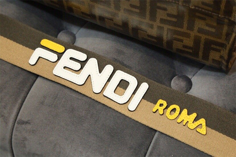 フェンディ ショッピングロゴバッグ
