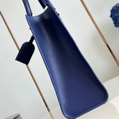 24H フラットバッグ サファイア トリヨン モノグラムレザー M11690 – LW328