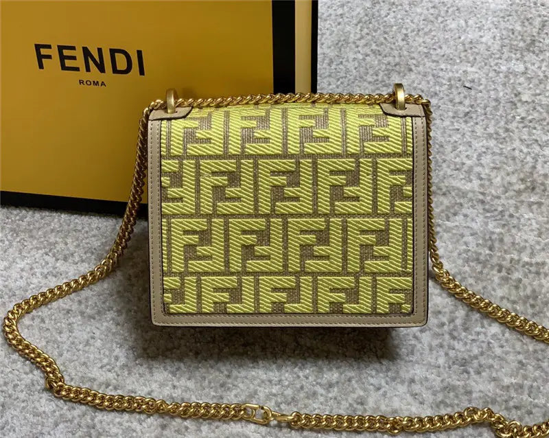 フェンディ エンブロイダリー FFバッグ ゴールド