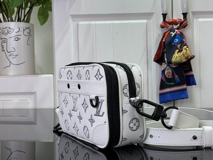 ルイ・ヴィトン アルファ ウェアラブルウォレット ホワイトバッグ – LW138