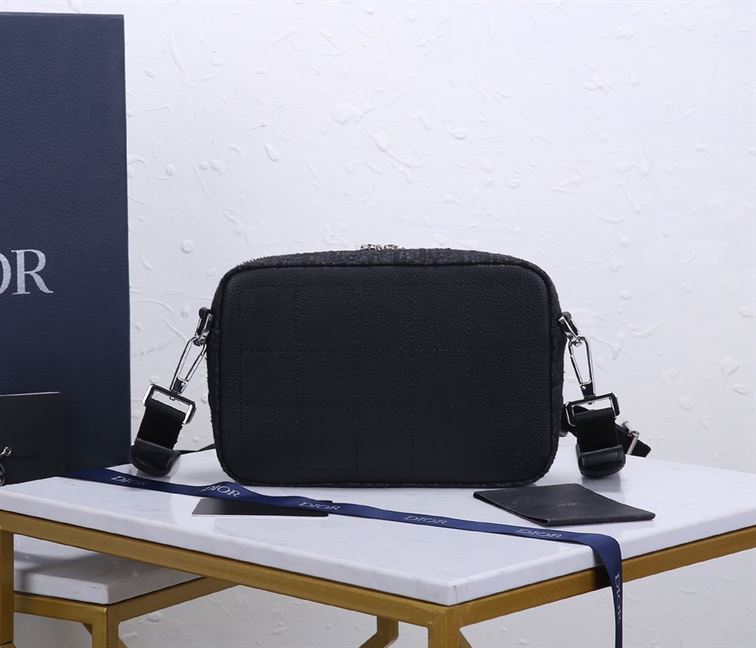 ディオール オブリーク サファリ メッセンジャー – DIO038