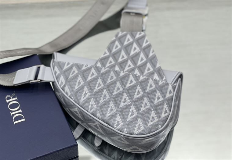 ディオール ミニ サドルバッグ グレー CD ダイヤモンド キャンバス＆スムースカーフスキン – DIO005