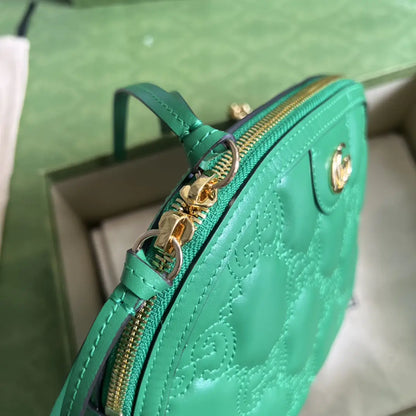 GG マトラッセ レザー スモール バッグ