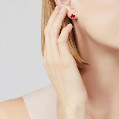 ヴァン クリーフ＆アーペルのスウィート アルハンブラ イヤリングの新着