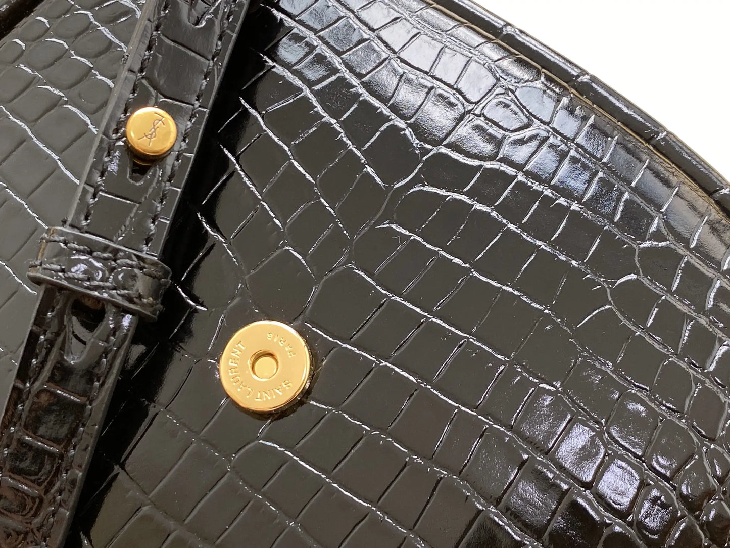 KAIA スモールサッチェル（スムースヴィンテージレザー）