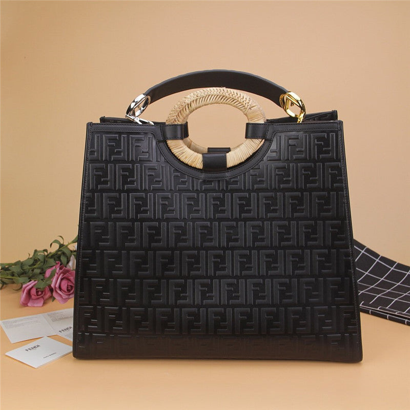 フェンディ ランナウェイ ショッピングバッグ