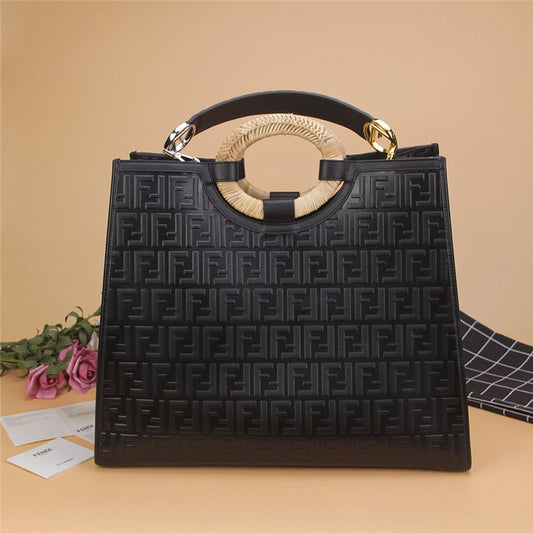 フェンディ ランナウェイ ショッピングバッグ