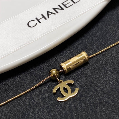 シャネルのダブルCレター細ネックレス