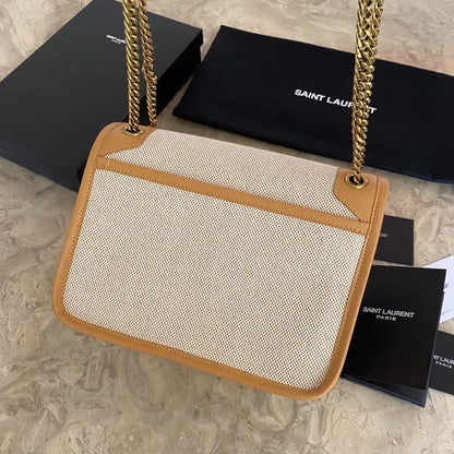 スムースレザーのKAIAスモールサッチェル