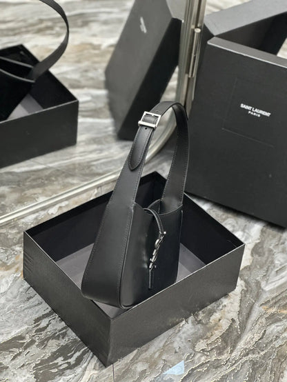 LE 5 7 シルクサテン ホーボーバッグ