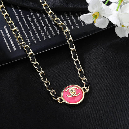 シャネルのピンクのラブレザー編み込み鎖骨ネックレス