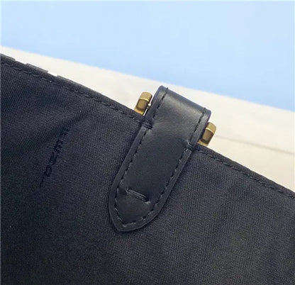 フェンディ ショッピングバッグ ロゴ