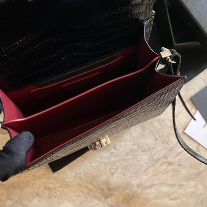 カサンドラ モノグラム クラスプバッグ マットパイソン