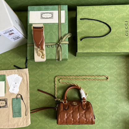 GGマトラッセ レザー ミニバッグ