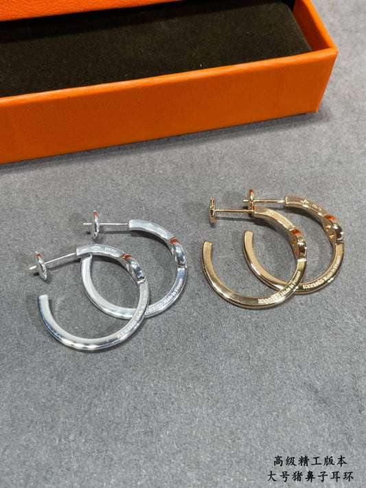 エルメスのロゴ入りイヤリングの偽物