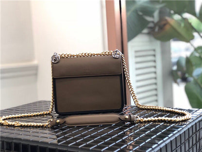 フェンディ カンイフ ショルダーバッグ