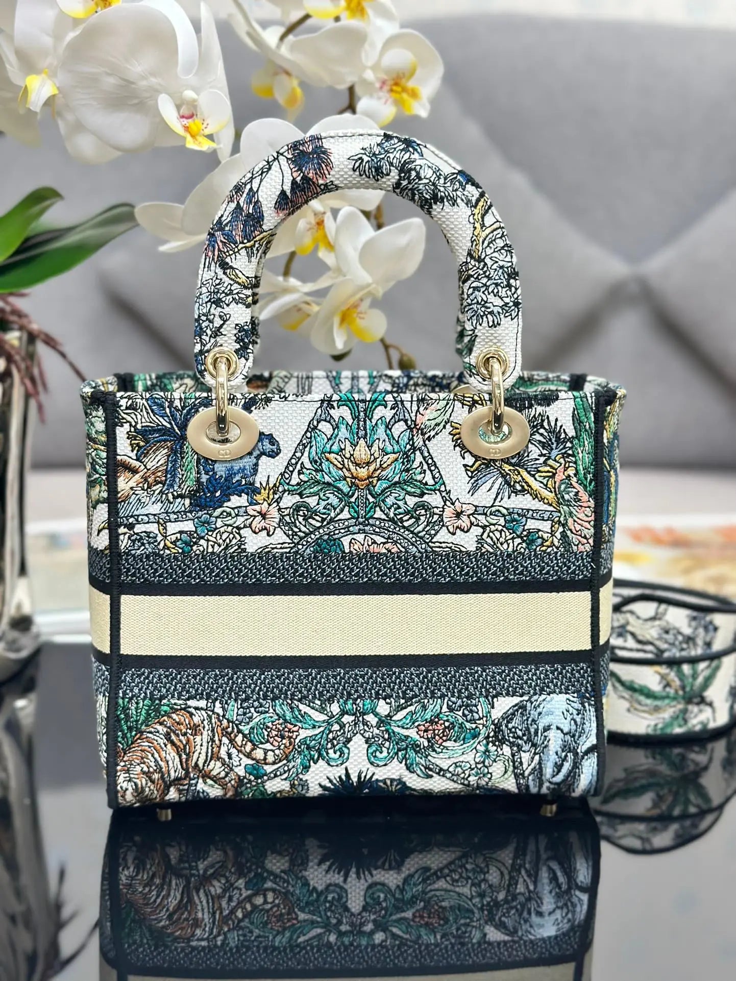 クリスチャン ディオール ミディアム レディ D ライト バッグ