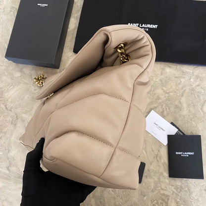 キルティングラムスキンのパファーラージバッグ