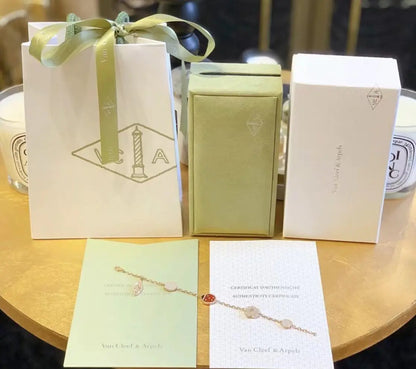 ヴァン クリーフ＆アーペル 四つ葉のクローバー てんとう虫ブレスレット